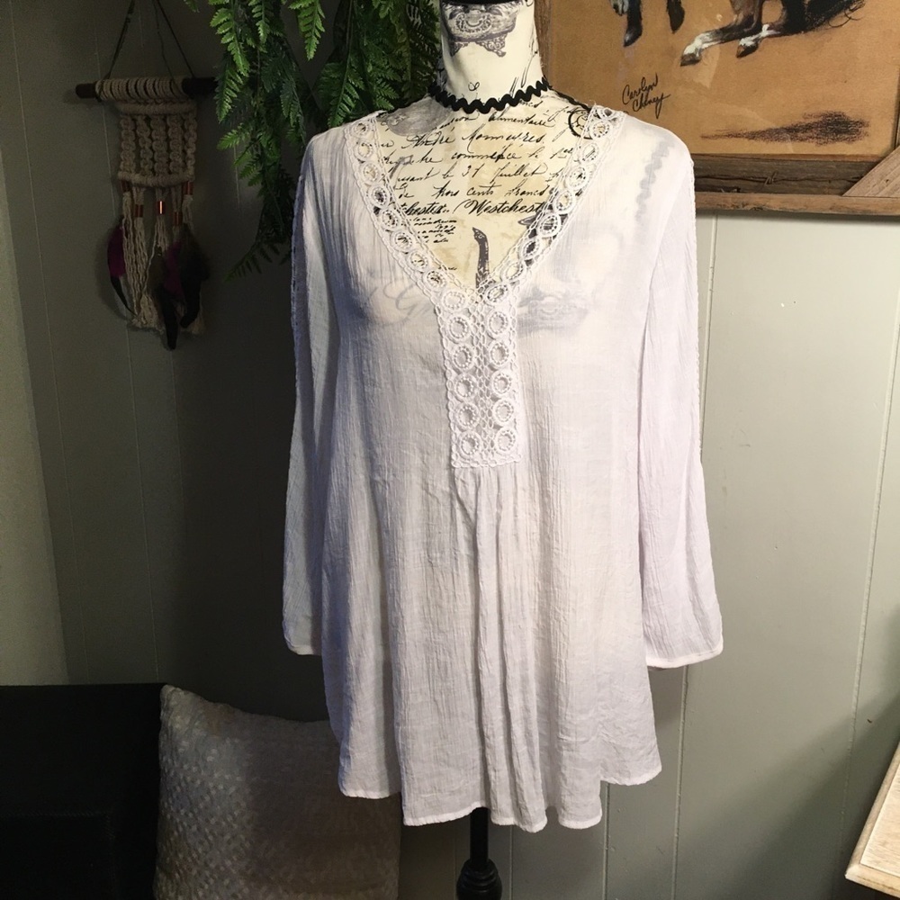 BYdesign v neck loop lace top